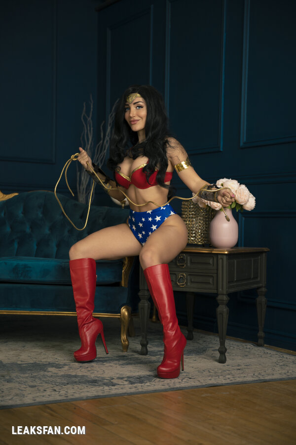 Lisa Mancini - Wonder Woman - 18