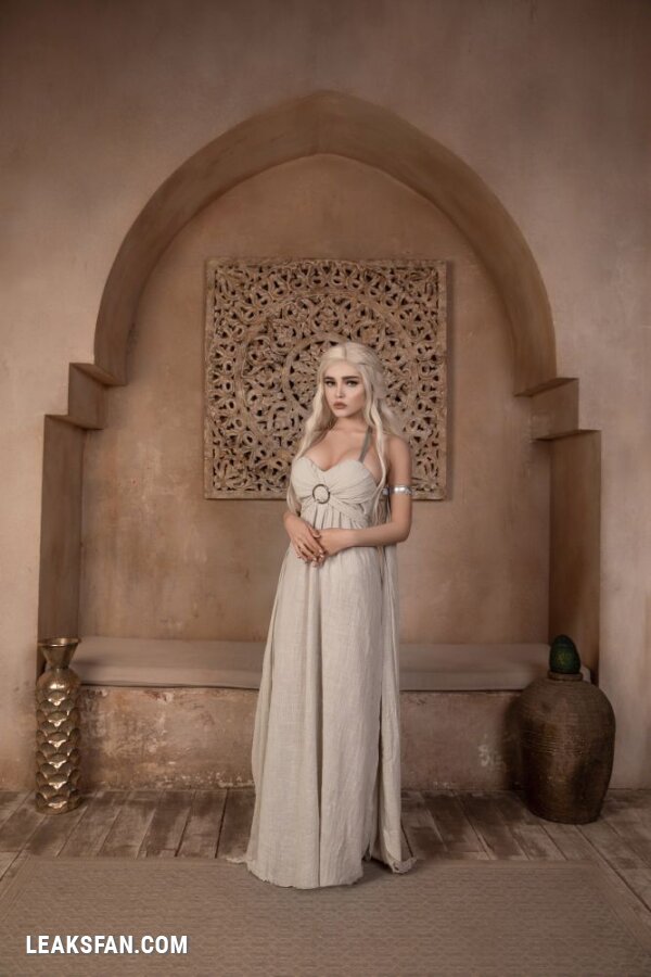 Kalinka Fox - Daenerys (Game Of Thrones) - 2