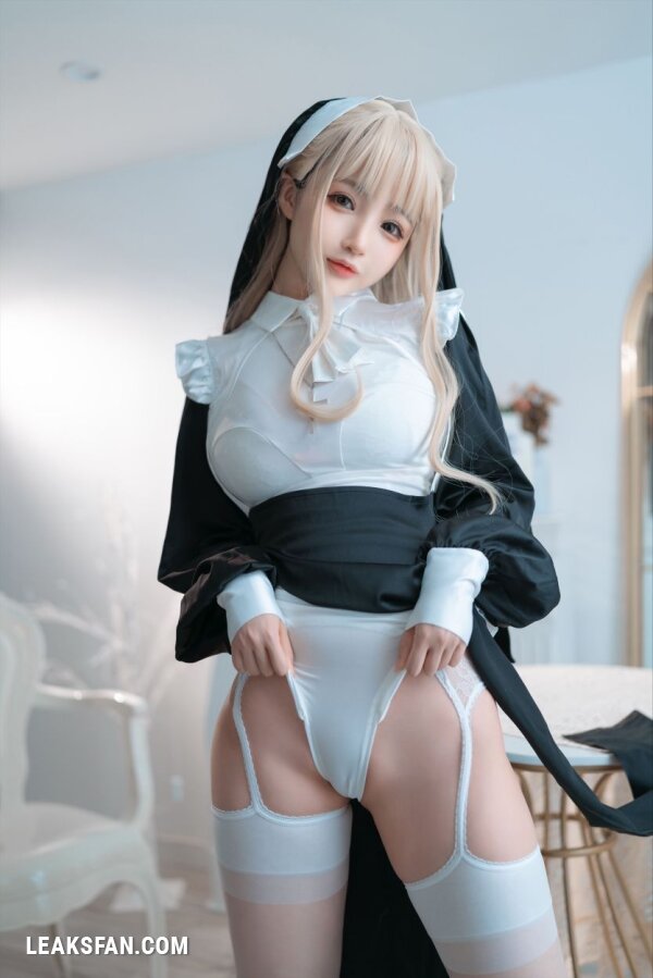 Sakurai - Nun (Random Cosplay) - 2