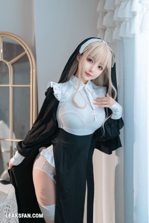 Sakurai - Nun (Random Cosplay) - 0