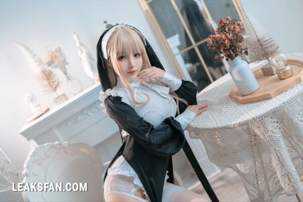 Sakurai - Nun (Random Cosplay) - 2