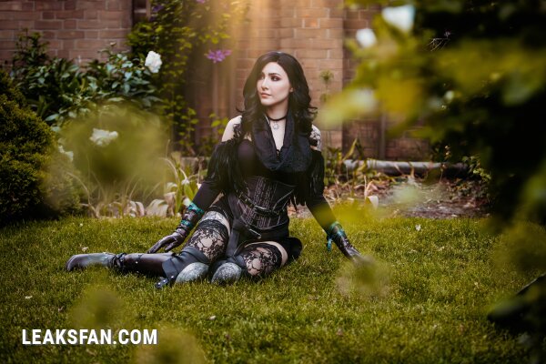 Luxlo Cosplay - Yennefer - 16