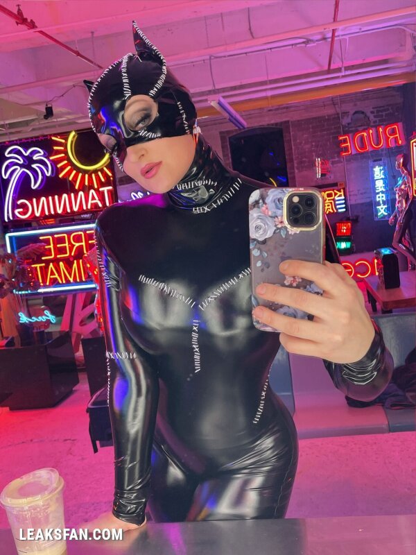 Holly Wolf - Catwoman - 0