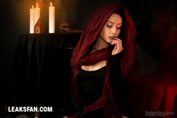 Elise Laurenne as Melisandre - 0