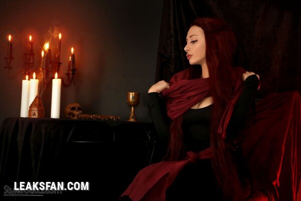 Elise Laurenne as Melisandre - 2