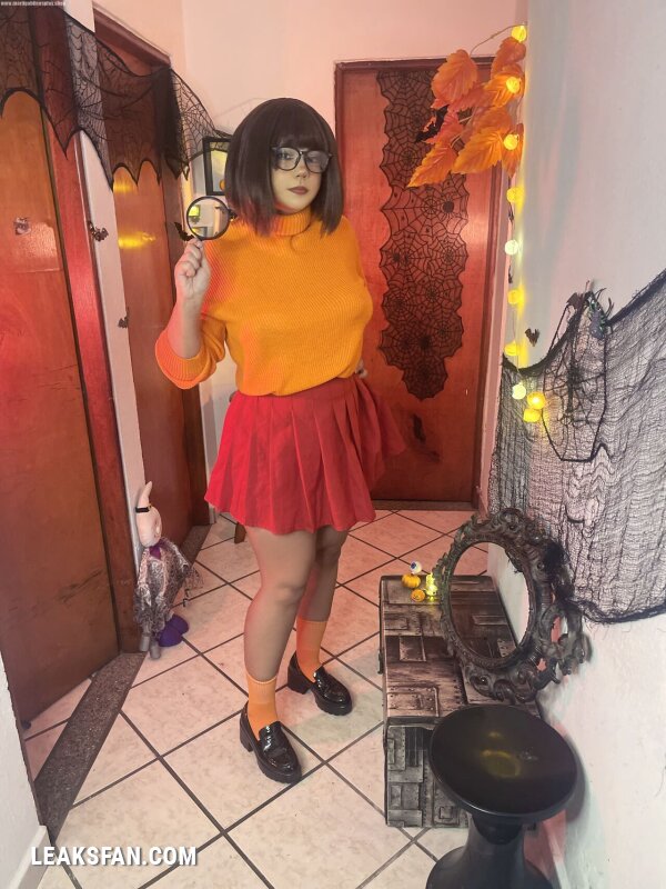 Velma Scooby Doo - 12