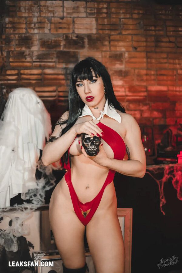 Danielle Vedovelli - Vampirella - 2