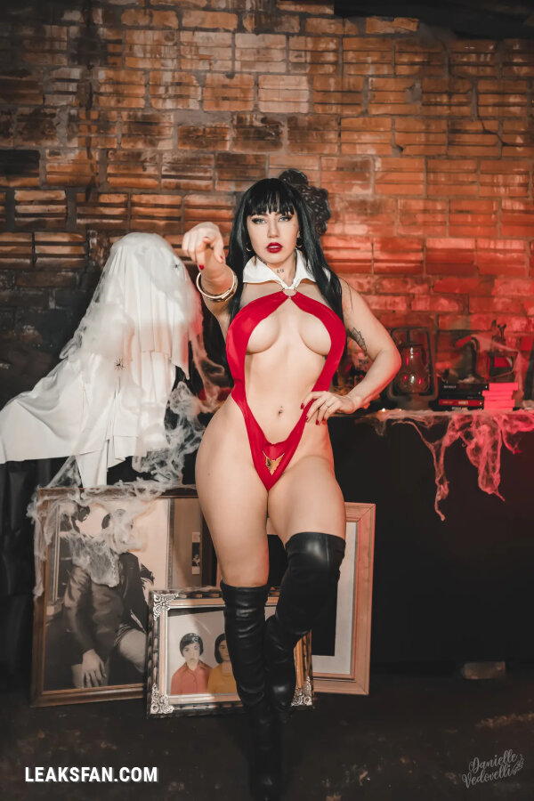 Danielle Vedovelli - Vampirella - 0