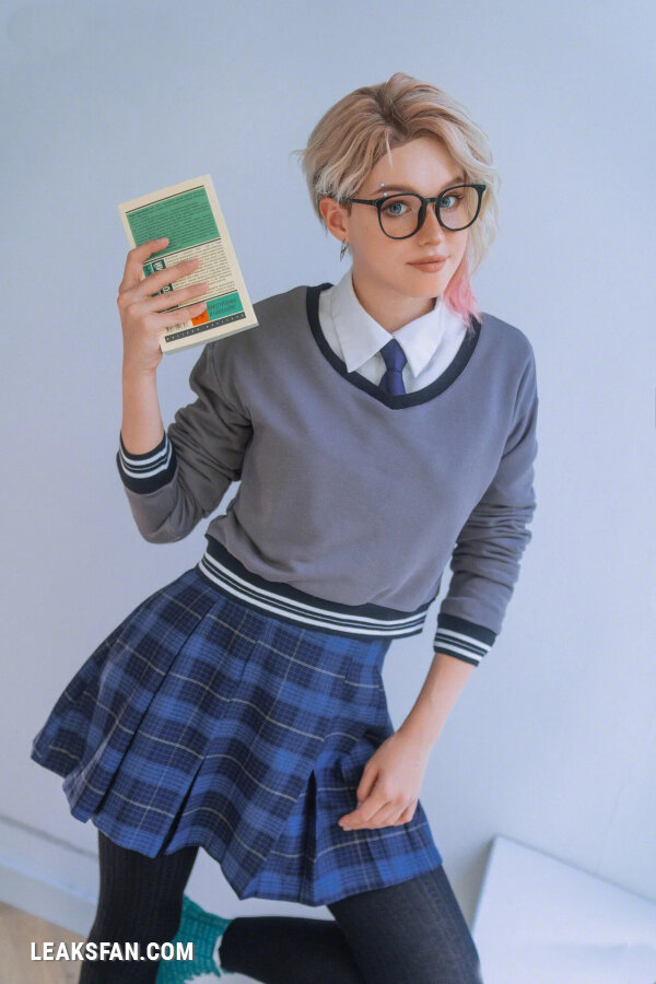 Shirogane Sama - Schoolgirl Gwen - 2