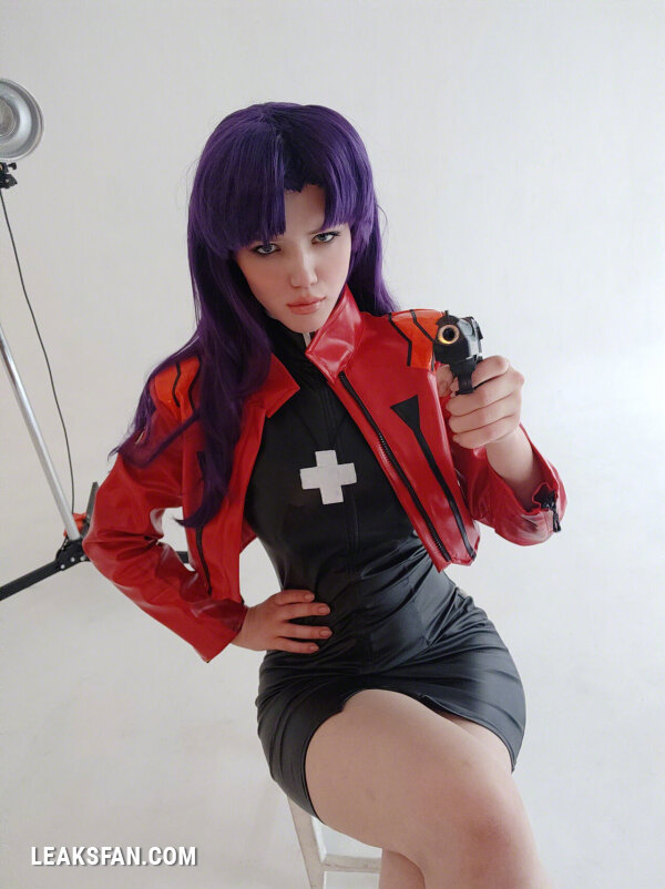 Lada Lyumos - Misato Katsuragi - 32