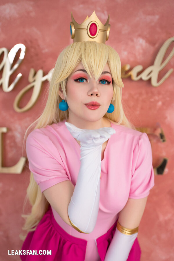 Anastasia Komori - Peach - 7