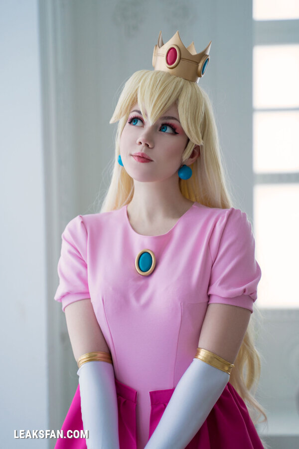 Anastasia Komori - Peach - 16