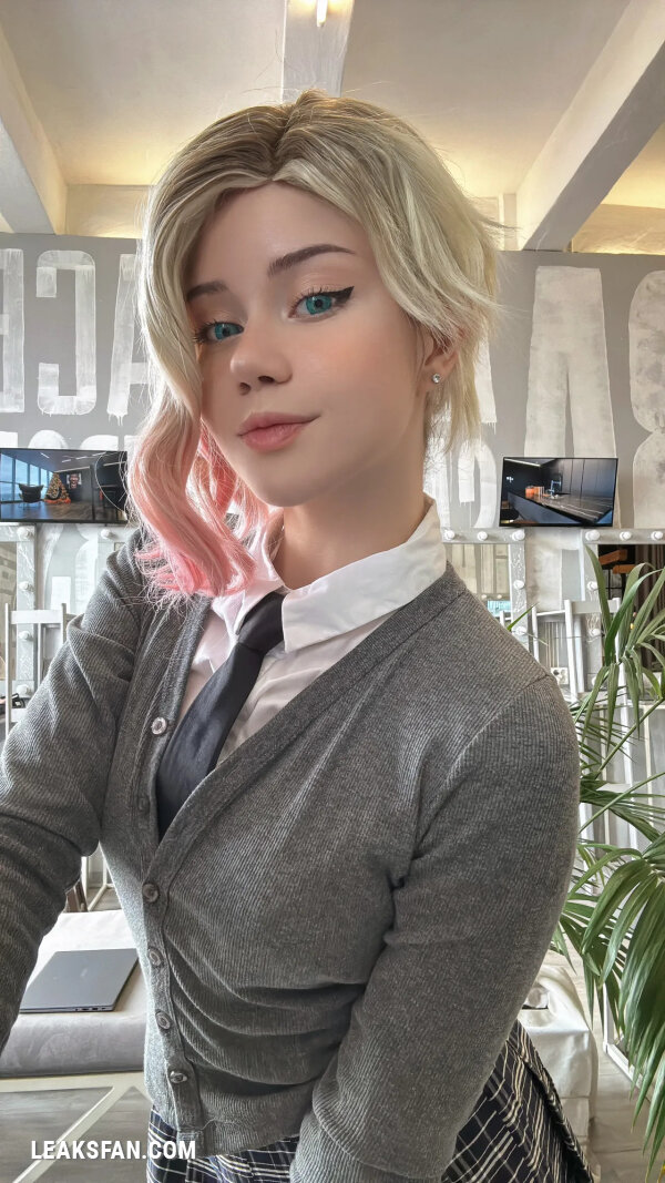 Anastasia Komori - Gwen - 1