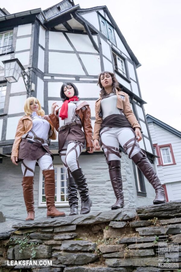 Mikomi Hokina, Virtual Geisha &amp;amp; Yuzupyon - Mikasa, Historia &amp;amp; genderbend Eren (Shingeki no kyojin) - 2