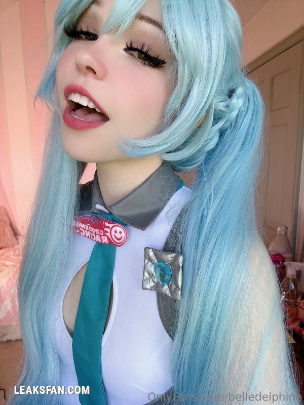 Belle Delphine ----------------- Hatsune Miku - 4