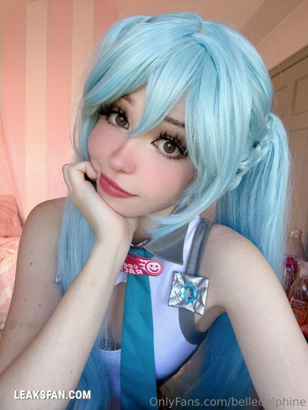 Belle Delphine ----------------- Hatsune Miku - 6