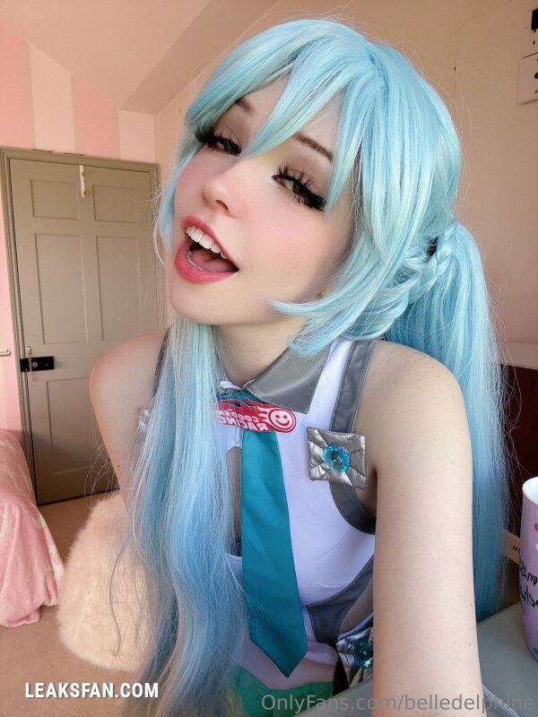 Belle Delphine ----------------- Hatsune Miku - 15