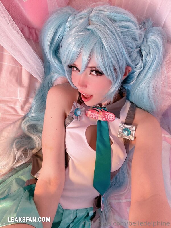 Belle Delphine ----------------- Hatsune Miku - 26