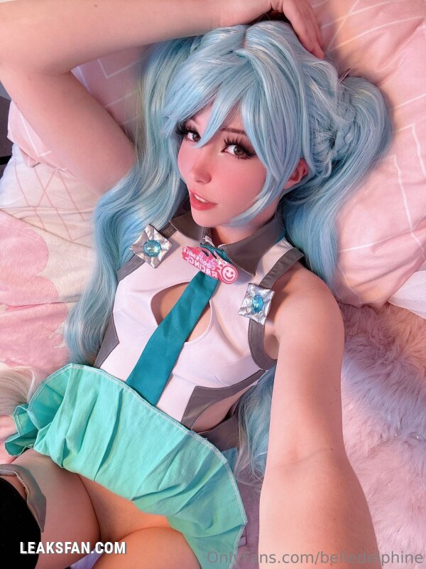 Belle Delphine ----------------- Hatsune Miku - 32