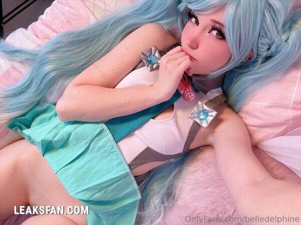 Belle Delphine ----------------- Hatsune Miku - 38