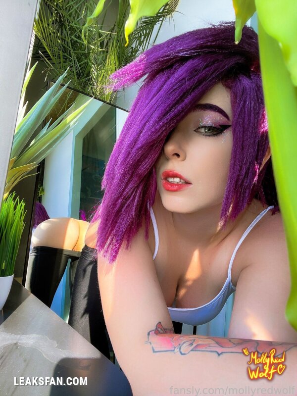 mollyredwolf leela from futurama - 32