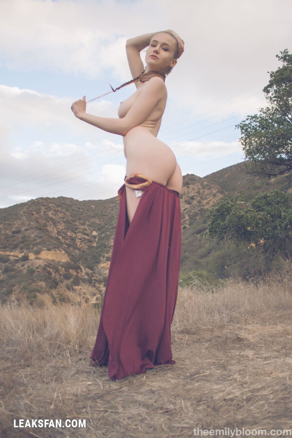 Emily Bloom is Slave Leia - 28