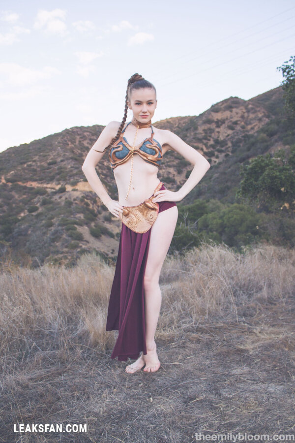 Emily Bloom is Slave Leia - 50