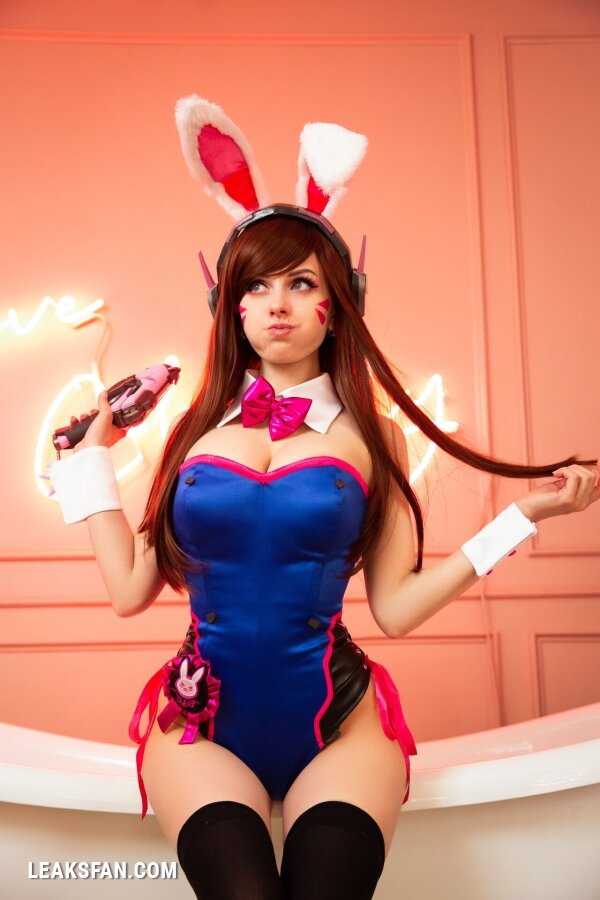 Rolyatis Taylor - D.Va Bunny Suit - 1