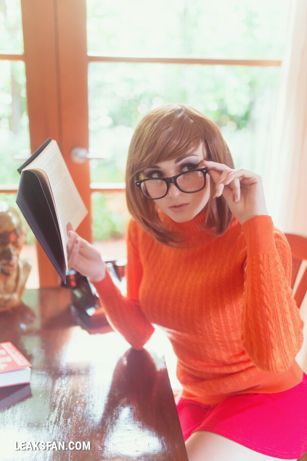 Kayla Erin as Velma Dinkley - 2